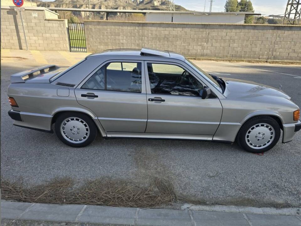 Image 8/8 of Mercedes-Benz 190 E 2.5-16 (1989)
