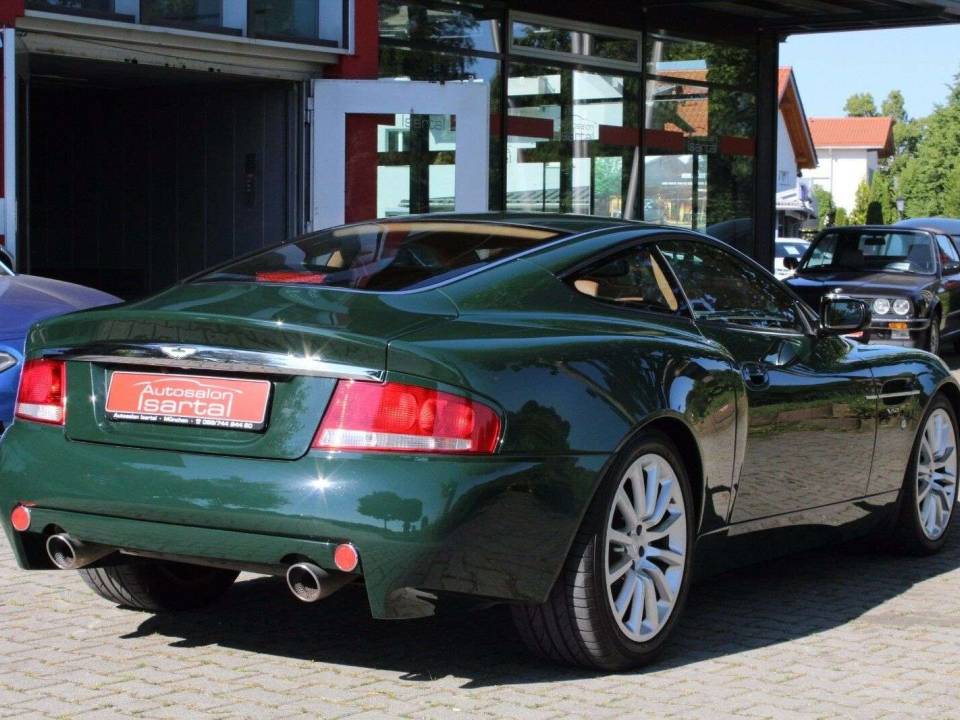 Image 8/15 of Aston Martin V12 Vanquish (2002)