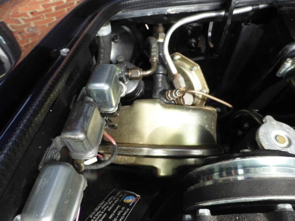 Immagine 28/32 di Aston Martin V8 (1973)