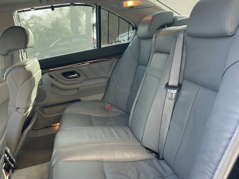 Image 12/12 of BMW 740i (1997)