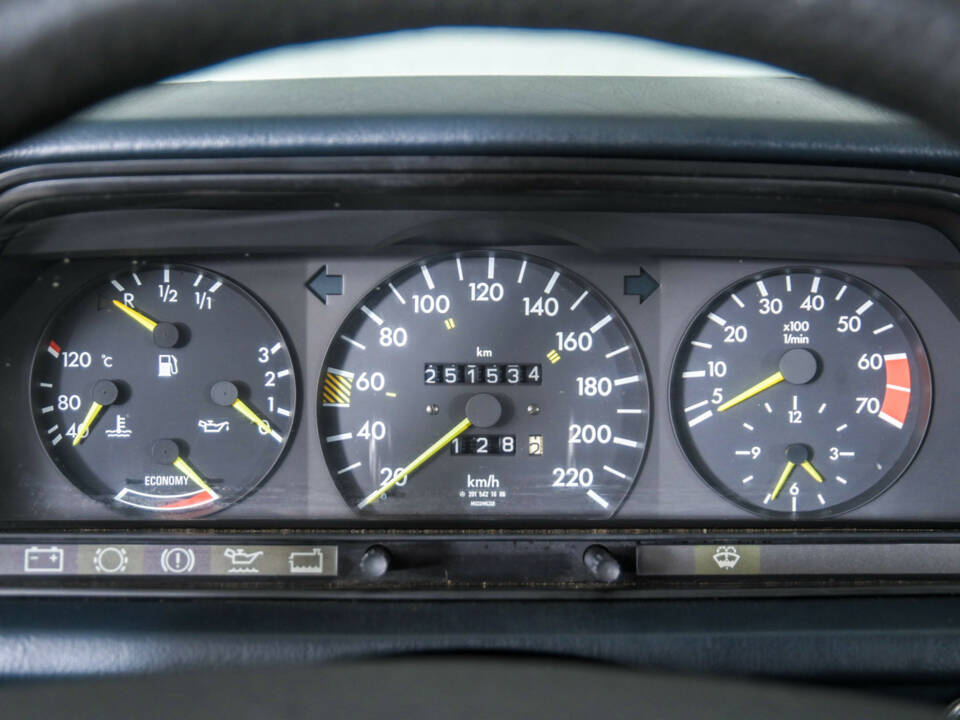 Bild 14/50 von Mercedes-Benz 190 E (1986)