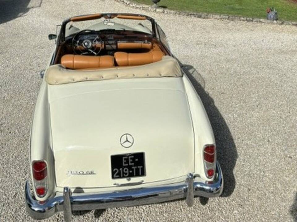 Image 5/8 of Mercedes-Benz 220 SE Cabriolet (1960)
