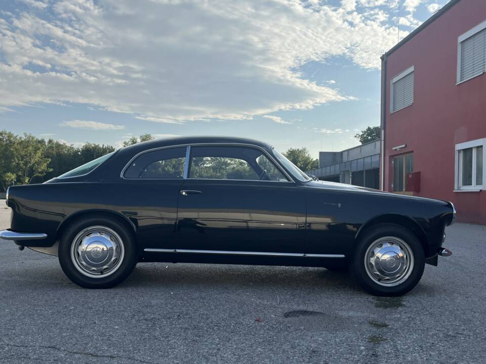 Image 4/21 of Alfa Romeo Giulietta Sprint (1957)