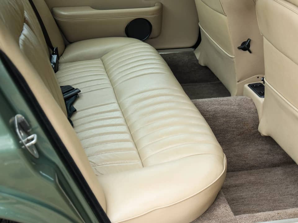 Image 46/50 of Jaguar XJ 6 4.2 (1985)