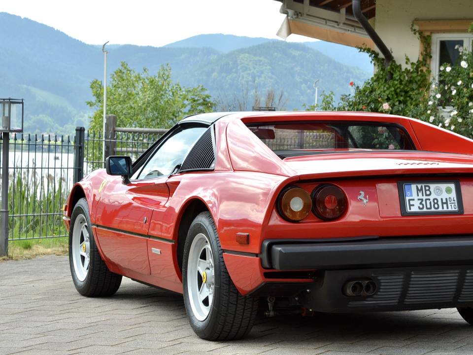 Image 17/43 of Ferrari 308 GTSi (US) (1981)
