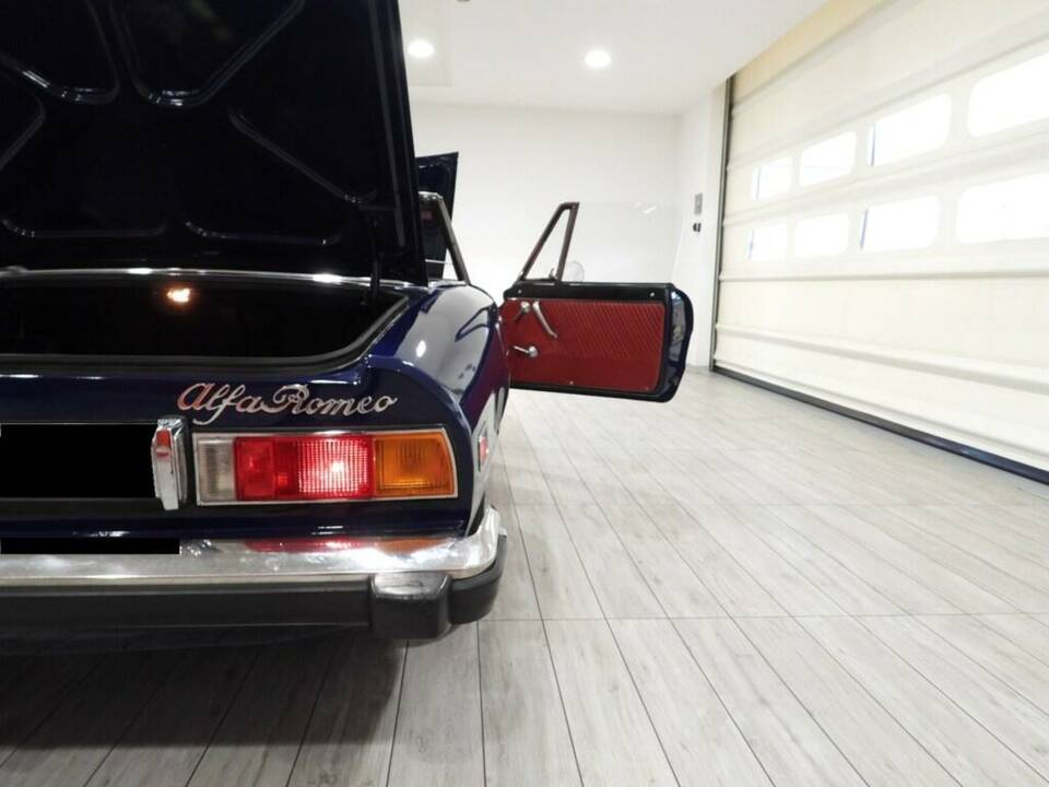 Imagen 12/15 de Alfa Romeo 2000 Spider Veloce (1974)