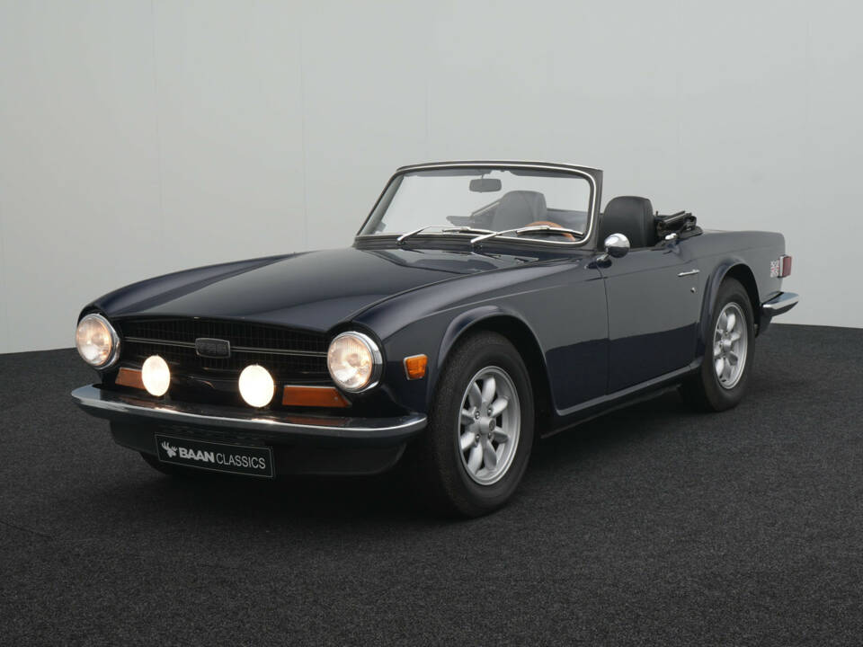 Image 4/33 of Triumph TR 6 (1969)