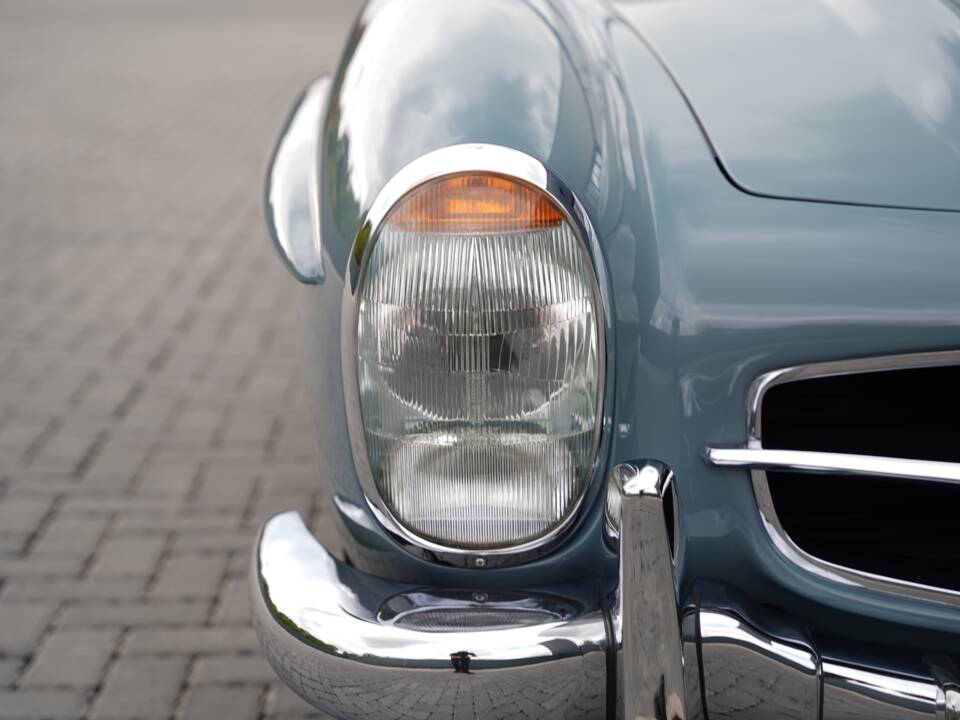 Image 28/43 of Mercedes-Benz 300 SL Roadster (1960)