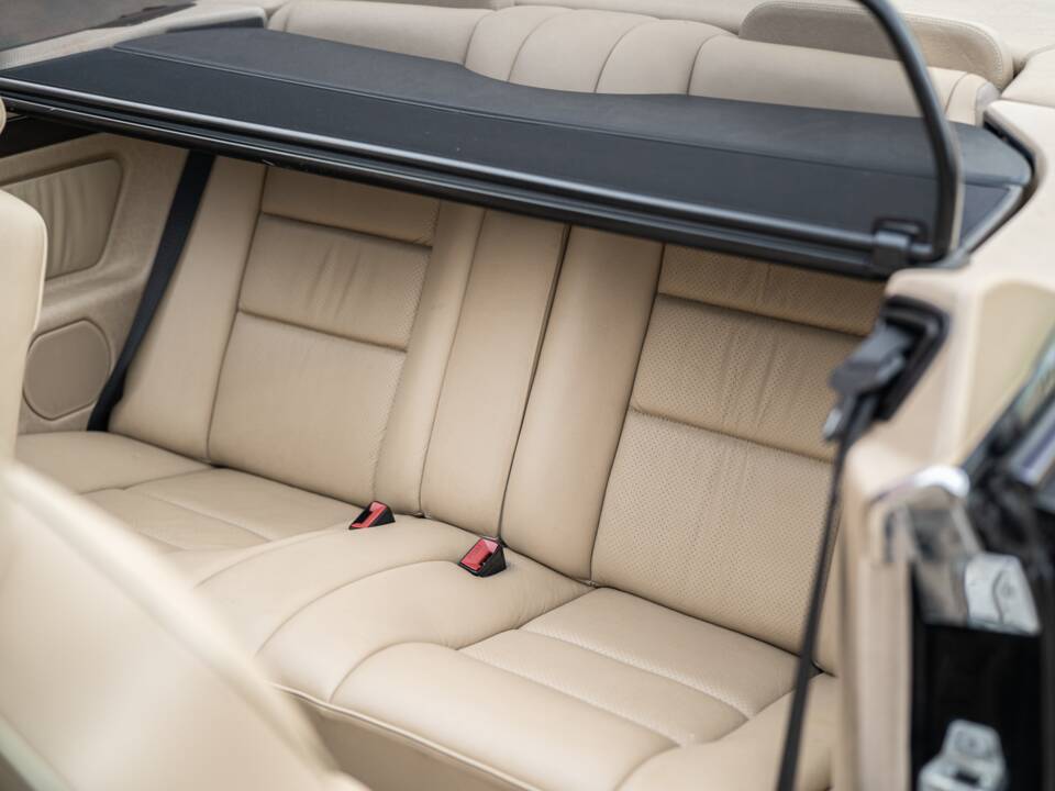 Image 34/83 de Mercedes-Benz E 220 (1996)