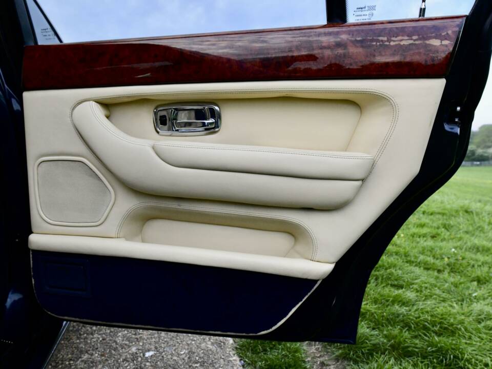 Imagen 44/50 de Bentley Arnage Green Label (1999)