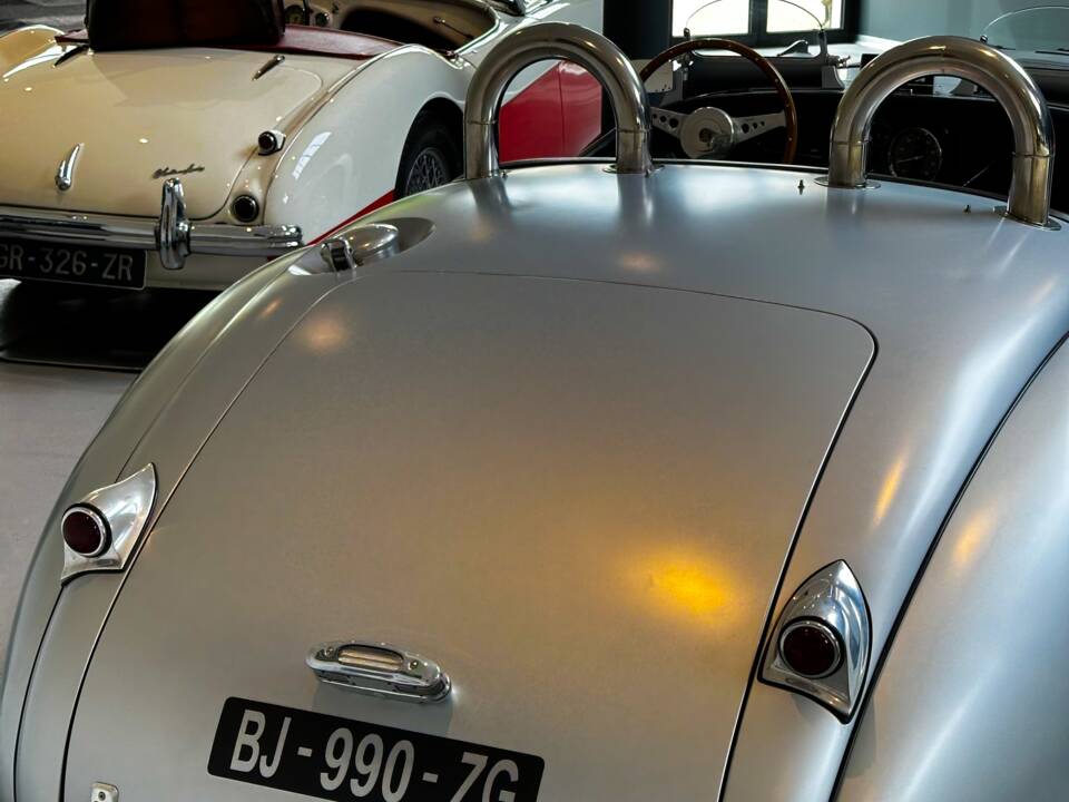 Image 17/26 of Jaguar XK 120 OTS (1952)