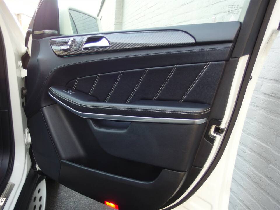 Image 61/98 of Mercedes-Benz GLS 63 AMG 4MATIC (2016)