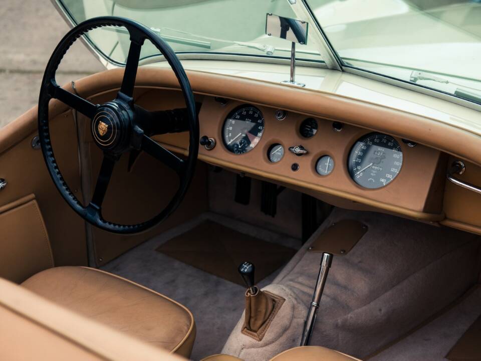 Image 22/45 of Jaguar XK 120 OTS (1950)