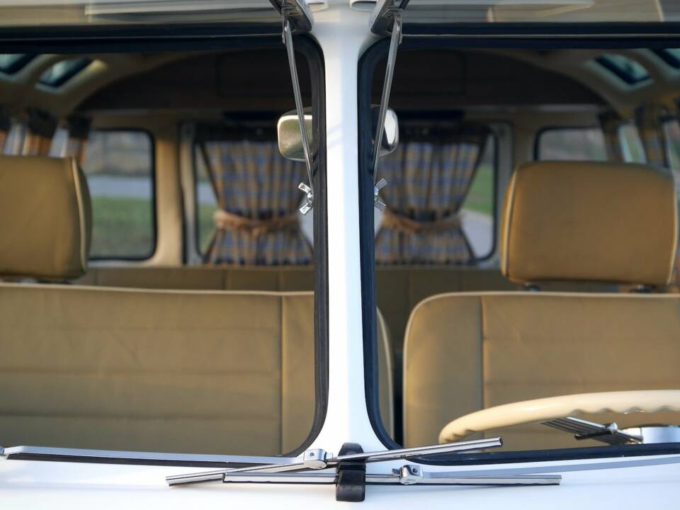 Image 10/30 of Volkswagen T1 Samba 1.2 (1961)
