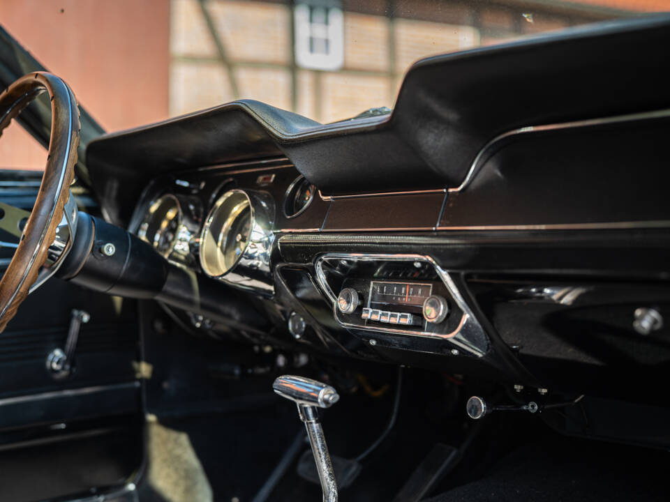 Image 31/36 of Ford Mustang 289 (1967)