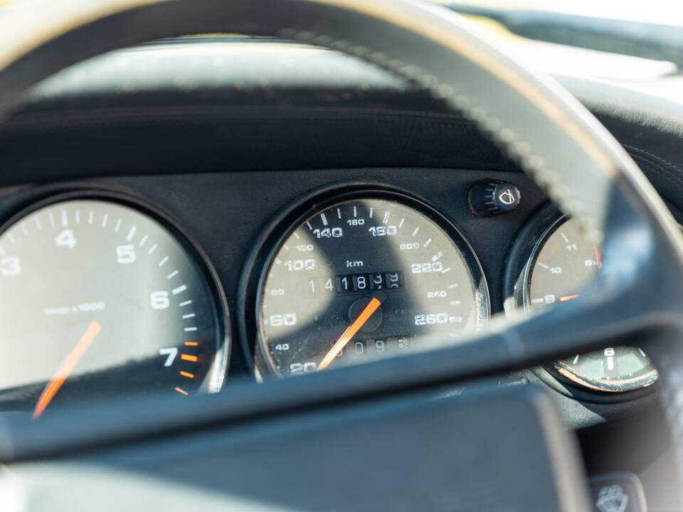 Imagen 35/50 de Porsche 911 Carrera 4 (1990)