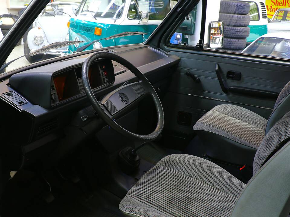 Bild 25/34 von Volkswagen T3 Caravelle GL 1.9 (1987)