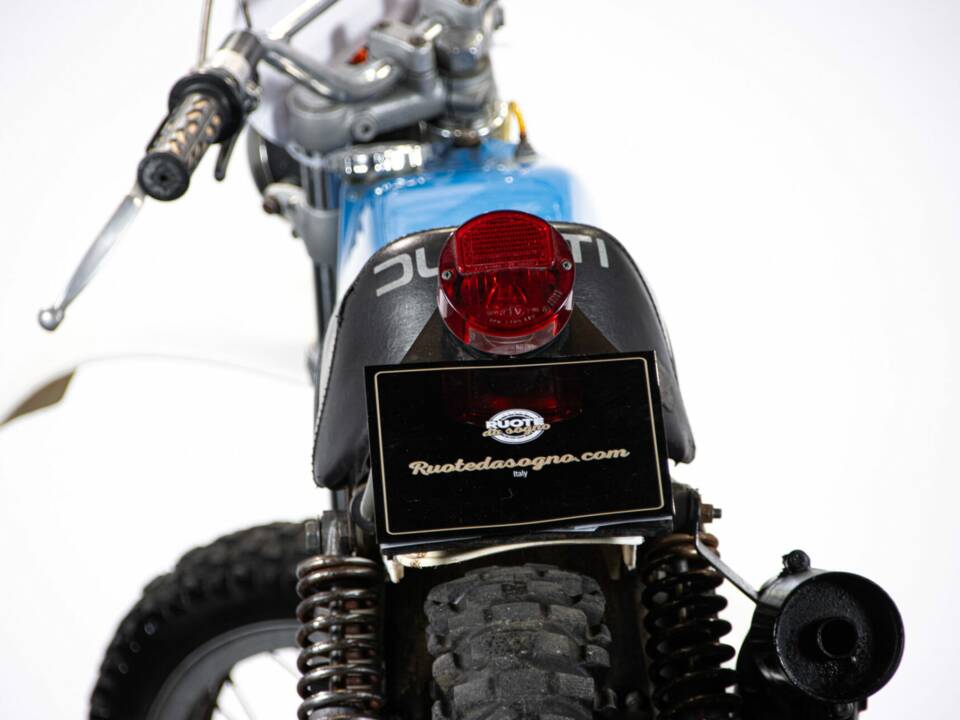 Image 23/50 of Ducati DUMMY (1976)