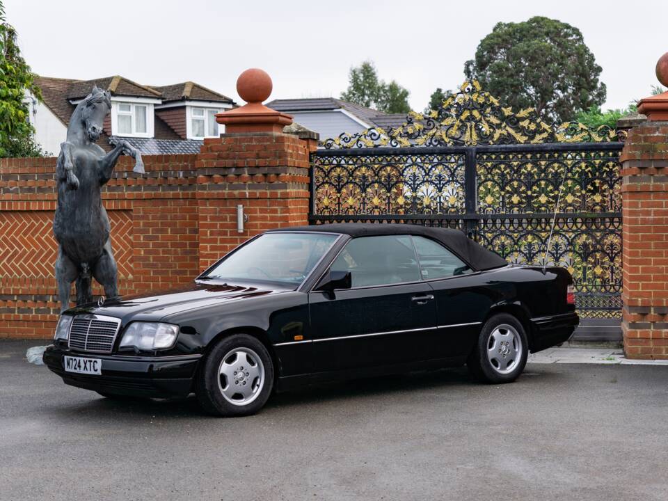 Bild 14/42 von Mercedes-Benz E 320 (1995)