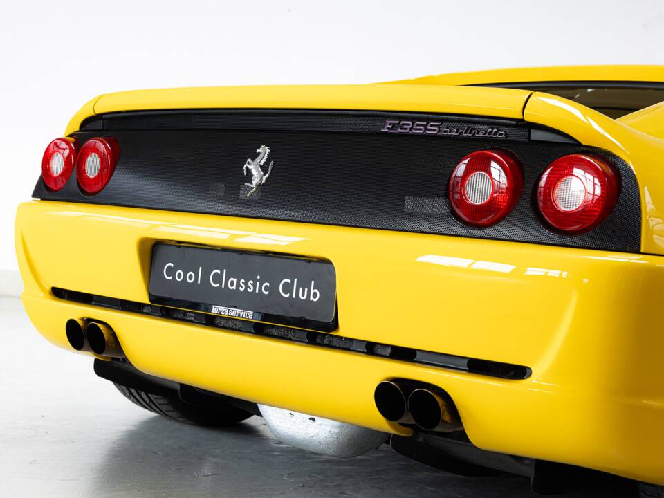 Image 28/36 de Ferrari F 355 Berlinetta (1995)
