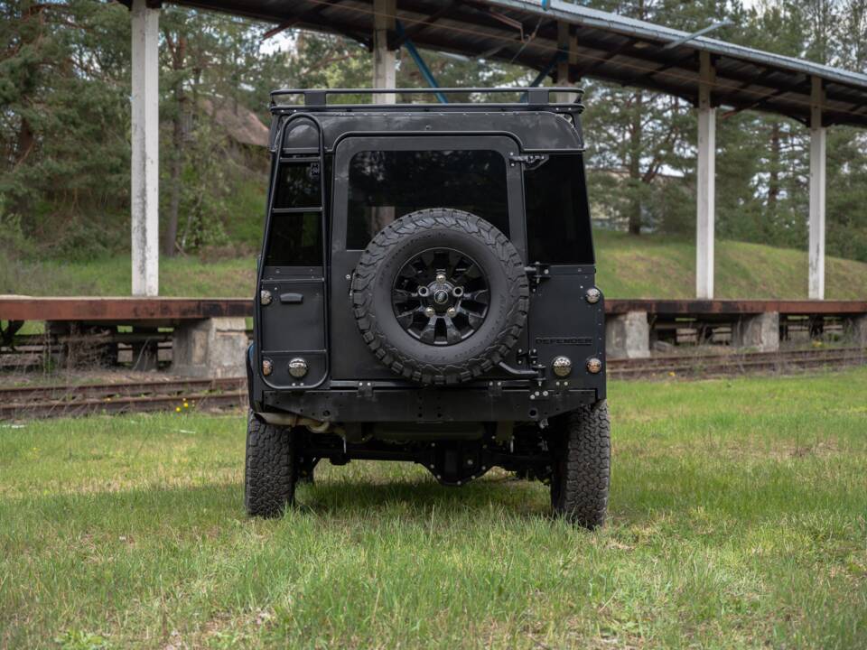 Image 25/41 of Land Rover Defender 110 (1992)