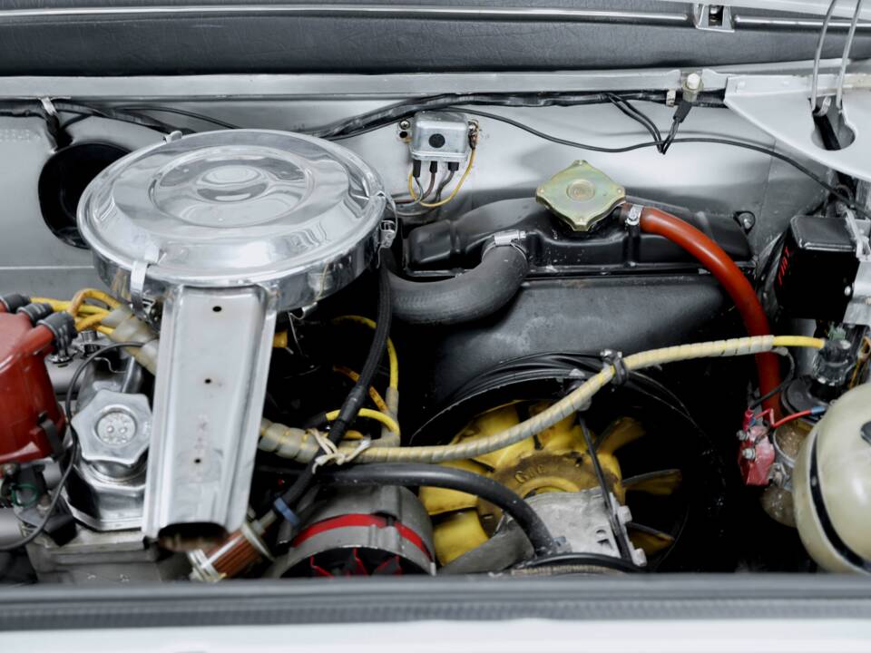 Bild 31/50 von FIAT 850 Racer Convertibile Bertone (1970)