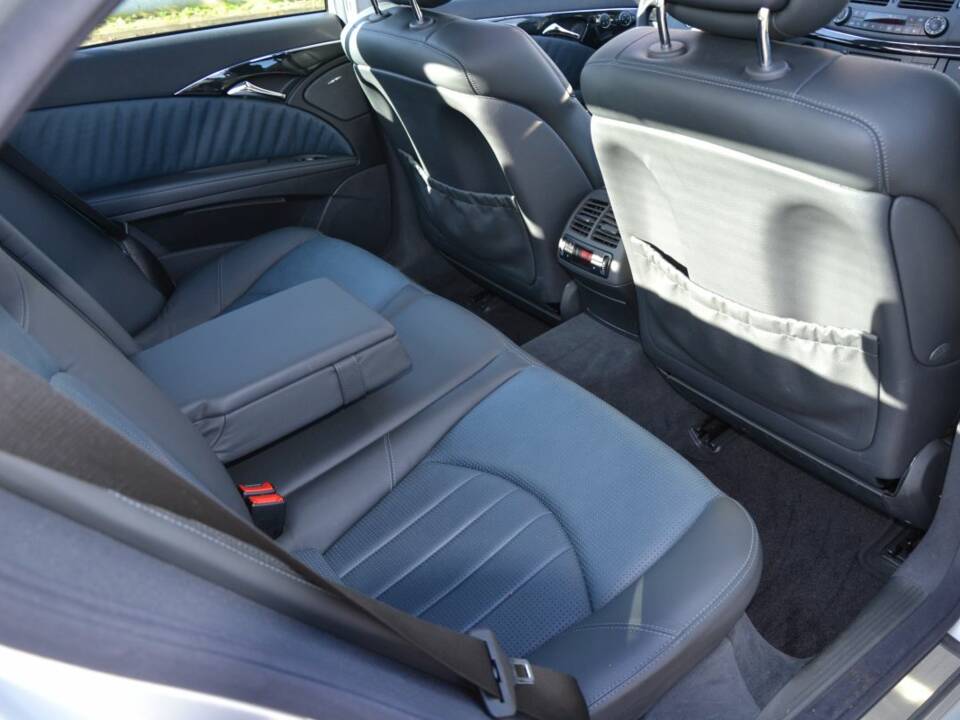 Imagen 29/100 de Mercedes-Benz E 55 AMG (2003)