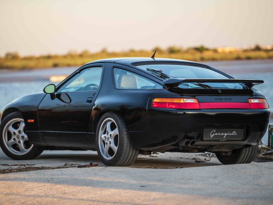 Image 27/63 of Porsche 928 GTS (1994)