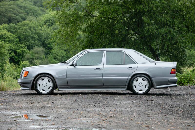 Image 4/43 of Mercedes-Benz 300 CE 3.2 AMG (1990)