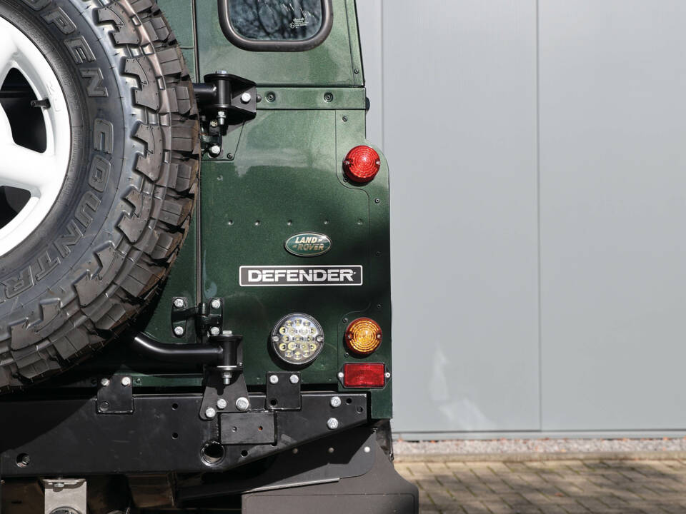 Immagine 24/34 di Land Rover Defender 110 (2000)