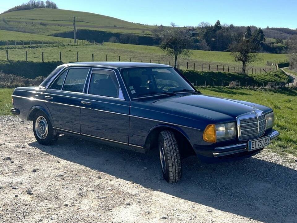 Bild 4/8 von Mercedes-Benz 200 (1984)