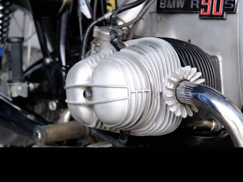 Image 24/91 of BMW R 90 S (1975)