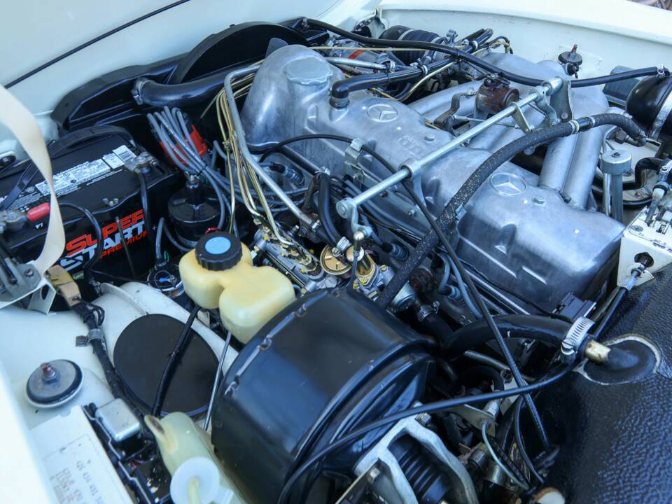 Image 20/50 of Mercedes-Benz 250 SL (1967)