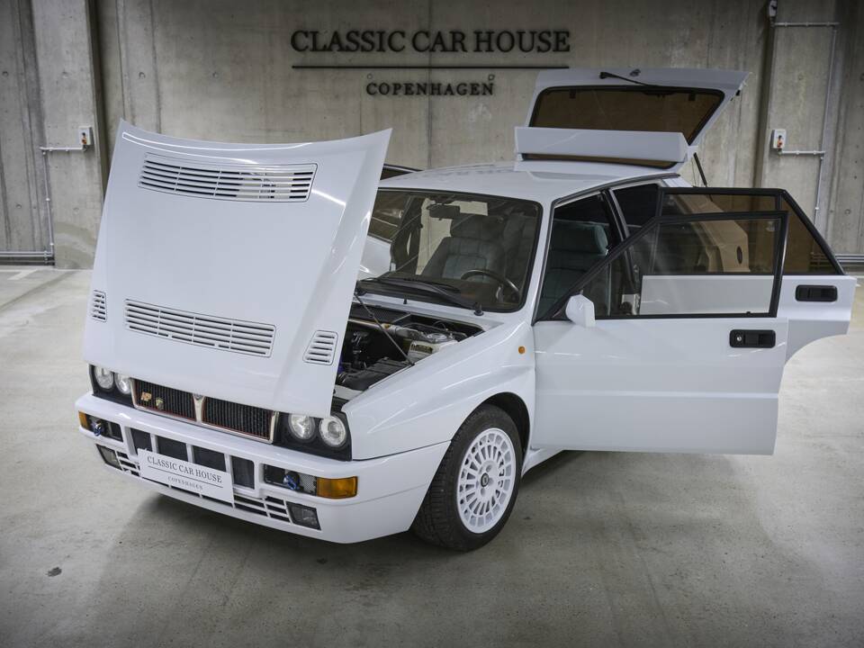 Image 51/93 of Lancia Delta HF Integrale Evoluzione I (1992)