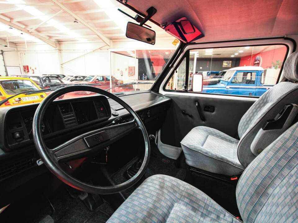 Bild 11/17 von Volkswagen T3 Bus 1.9 (1989)