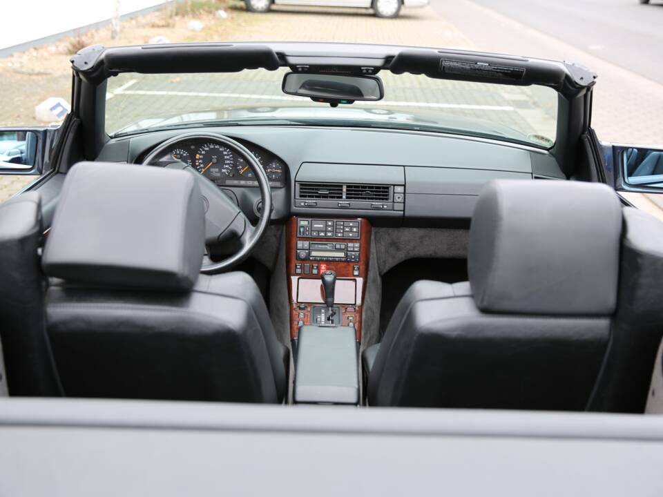 Immagine 6/17 di Mercedes-Benz SL 280 (1995)
