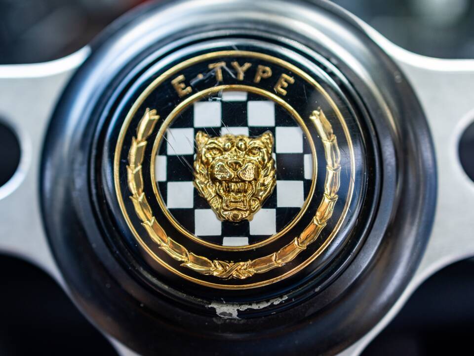Image 32/50 of Jaguar Type E (2+2) (1969)