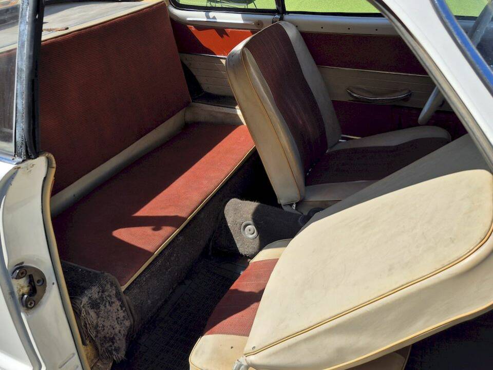 Image 40/71 of Volkswagen Karmann Ghia 1200 (1962)