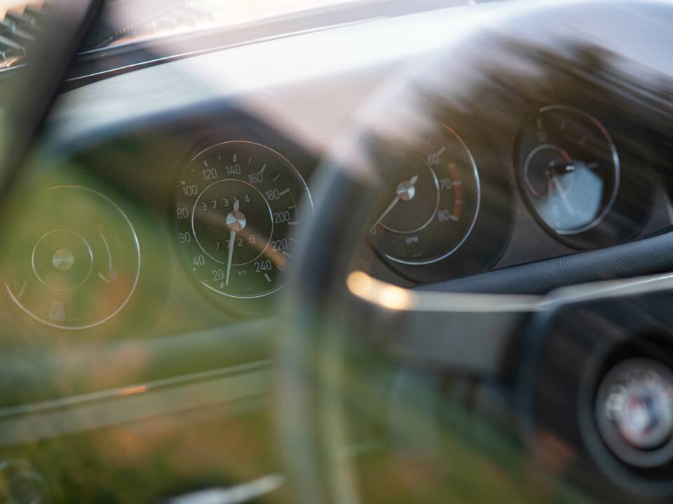 Image 22/31 of BMW 3.0 CSi (1975)