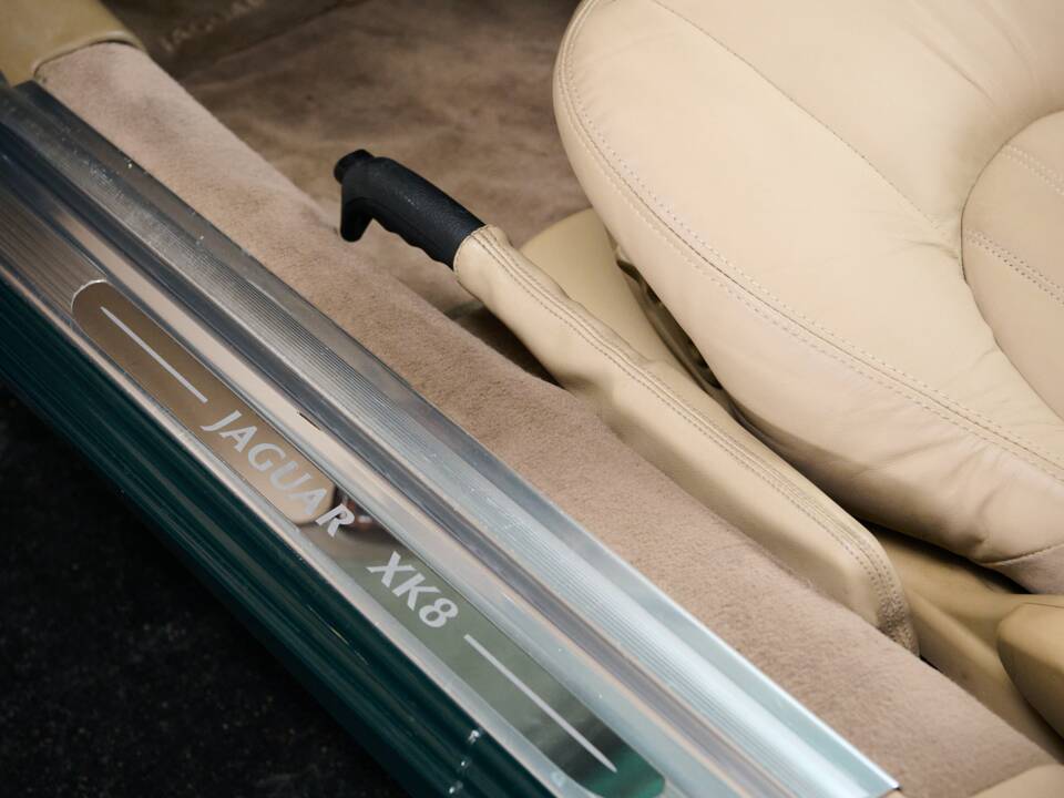 Bild 43/50 von Jaguar XK8 4.0 (2002)