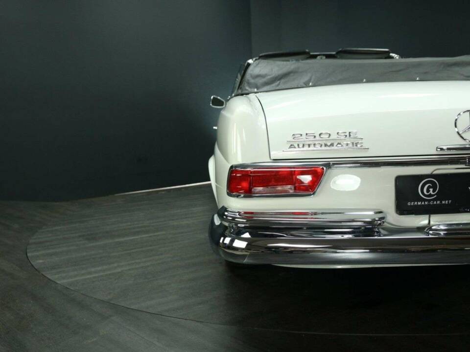 Imagen 36/50 de Mercedes-Benz 250 SE (1966)