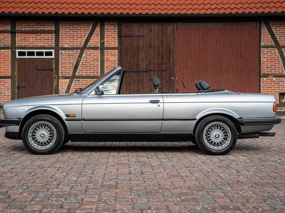Image 13/71 of BMW 325i (1989)