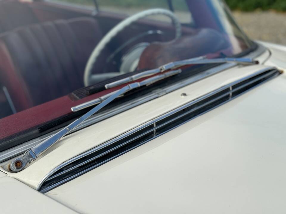 Image 79/132 of Mercedes-Benz 220 SE b (1963)