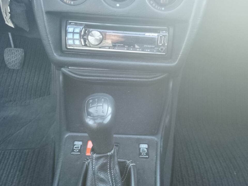 Bild 8/8 von Mercedes-Benz 190 E 1.8 (1990)