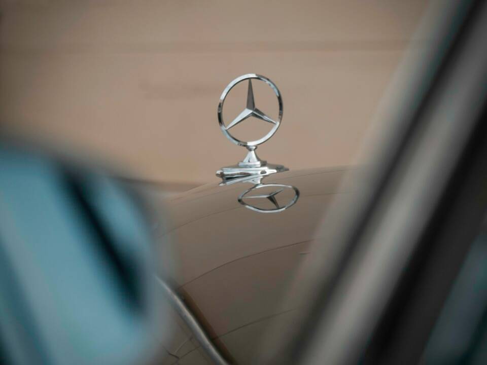 Image 30/43 of Mercedes-Benz 220 S (1957)