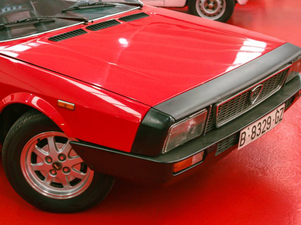 Image 4/39 of Lancia Beta Coupe 2000 i.e. (1982)