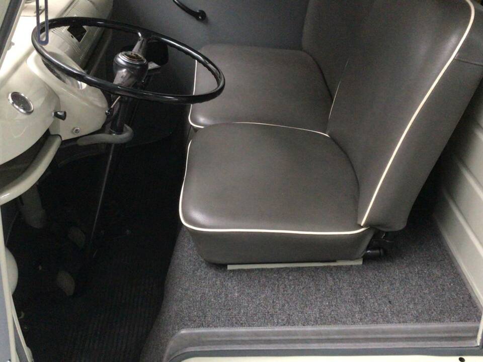 Image 20/23 of Volkswagen T1 minibus (1964)