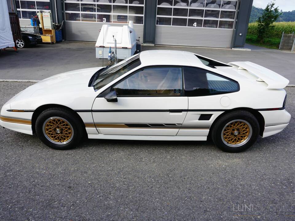 Afbeelding 3/70 van Pontiac Fiero GT (1988)