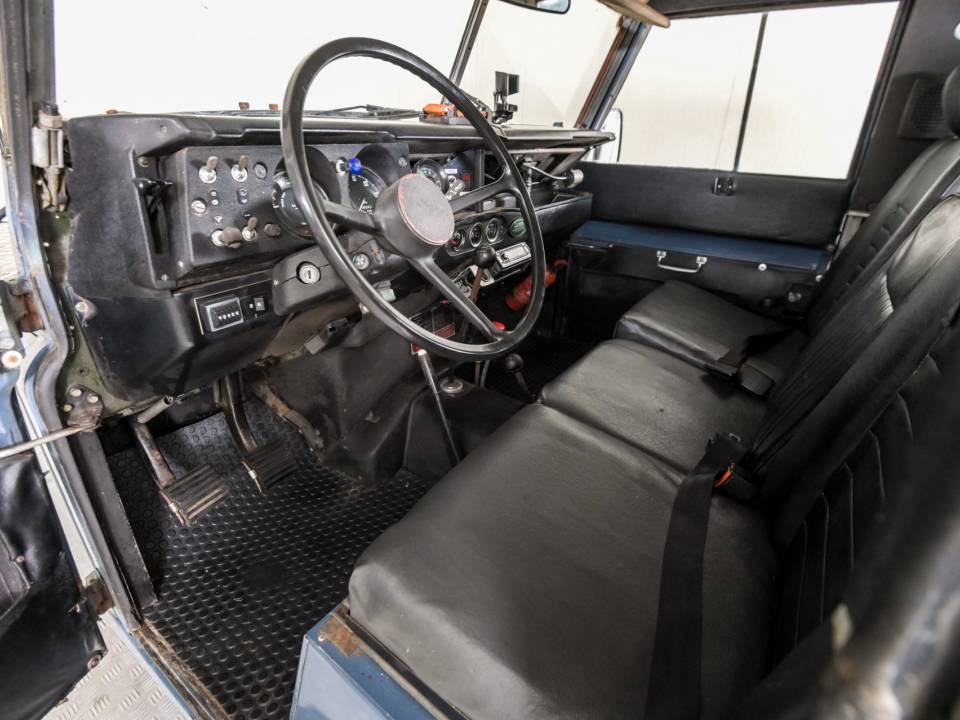 Image 9/50 of Land Rover 88 (1979)