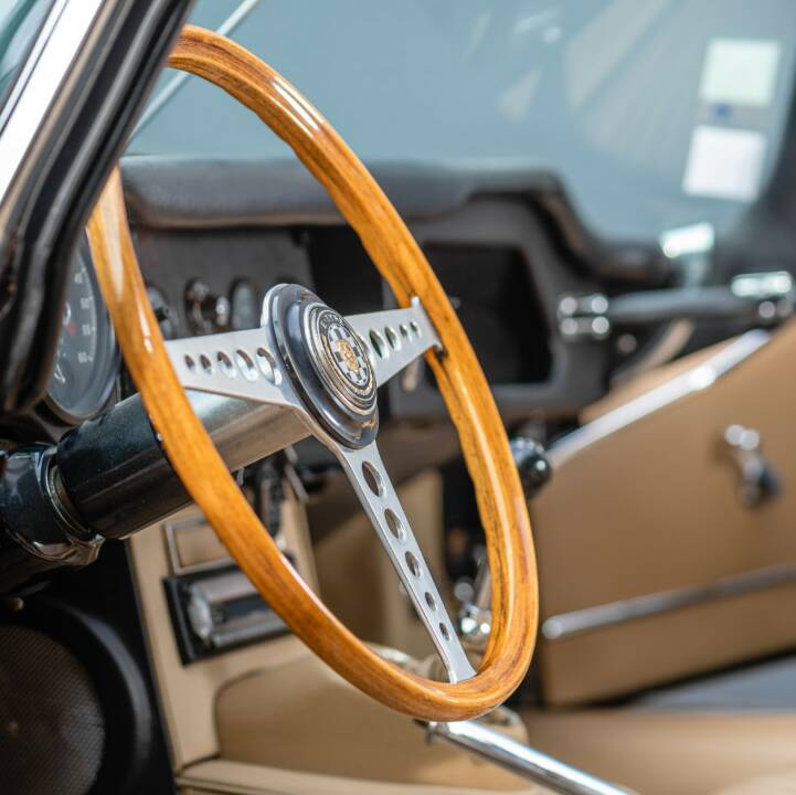 Image 28/48 de Jaguar Type E 4.2 (1965)